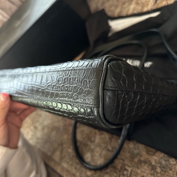 YSL Yves Saint Laurent DUFFLE BRIEFCASE BAG IN CROCODILE-EMBOSSED MATTE LEATHER - Picture 11 of 14
